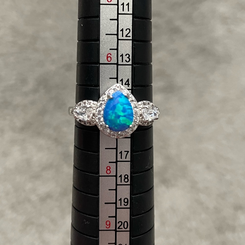 💛 2/$20 💛 Fragrant Jewels ring. Sz 7
